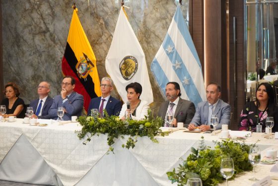 La Canciller Gabriela Sommerfeld sostuvo conversatorio con el Honorable Cuerpo Consular de Guayaquil